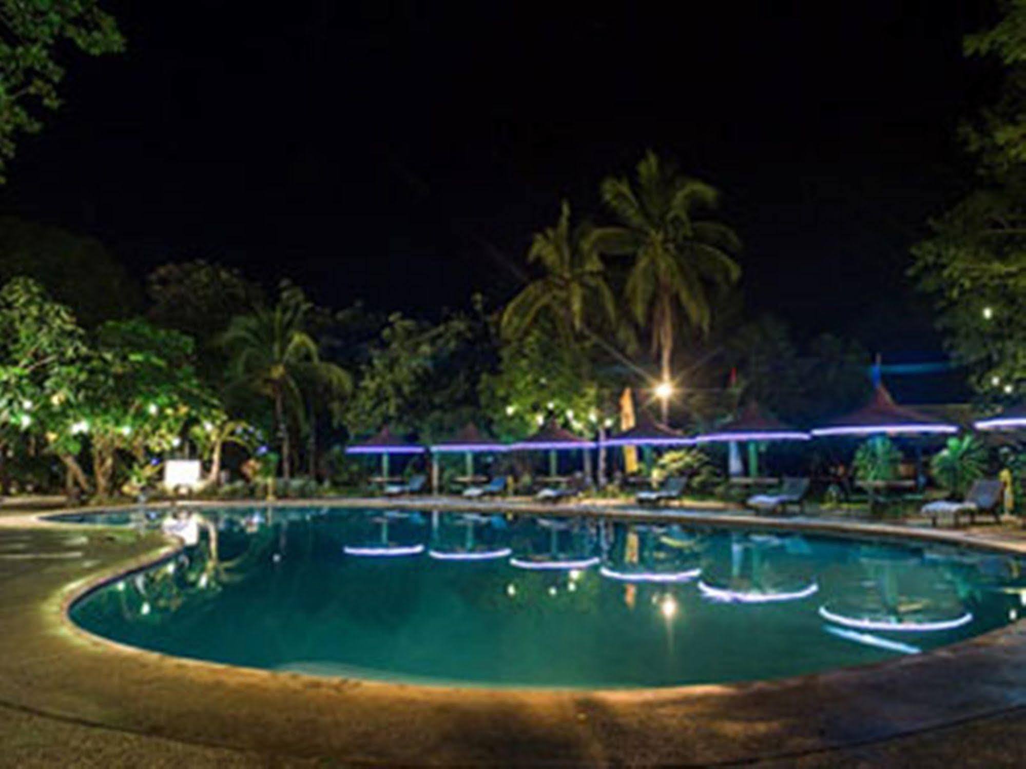 Matabungkay Beach Hotel Лиан Экстерьер фото